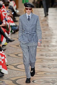 defile-kenzo-automne-hiver-2022-2023-paris-look-44.thumb.jpg.65dc91a2708d5ec11b8edbdd84ee774d.jpg