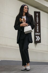 demi-moore-arrives-at-honor-titus-art-show-in-beverly-hills-07-20-2023-6.jpg