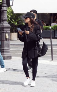 eva-longoria-out-at-paris-fashion-week-06-23-2023-2.jpg