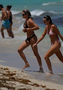 francesca-aiello-in-bikini-at-a-beach-in-miami-07-09-2021-1.jpg