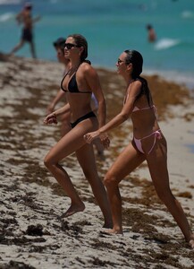 francesca-aiello-in-bikini-at-a-beach-in-miami-07-09-2021-2.jpg