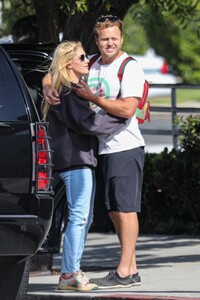 heidi-montag-and-spencer-pratt-out-in-malibu-05-01-2022-8.jpg