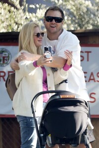 heidi-montag-and-spencer-pratt-out-with-their-baby-in-los-angeles-01-08-2023-6.jpg