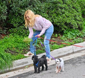heidi-montag-out-with-her-dogs-in-los-angeles-01-17-2023-1.jpg