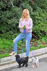 heidi-montag-out-with-her-dogs-in-los-angeles-01-17-2023-3.jpg