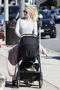 heidi-montag-out-with-her-newborn-in-pacific-palisades-01-31-2023-4.jpg