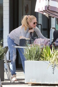 heidi-montag-out-with-her-newborn-in-pacific-palisades-01-31-2023-5.jpg
