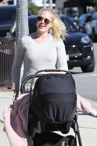 heidi-montag-out-with-her-newborn-in-pacific-palisades-01-31-2023-9.jpg