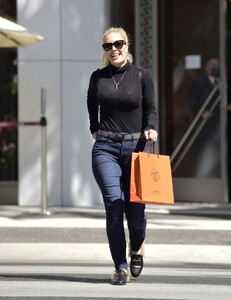 heidi-montag-shopping-at-a-hermes-store-in-beverly-hills-03-09-2022-9.jpg