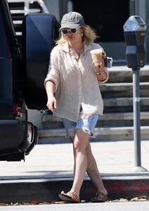 hilary-duff-arrives-at-tumble-kick-studio-in-studio-city-07-01-2023-4.jpg