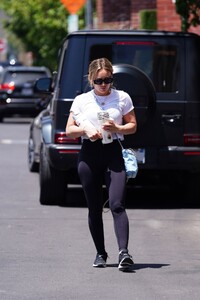 hilary-duff-heading-to-a-gym-in-studio-city-07-07-2023-5.jpg