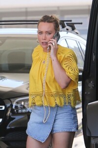 hilary-duff-in-a-denim-skirt-at-a-gas-station-in-los-angeles-07-07-2023-3.jpg