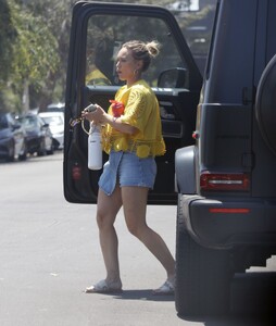 hilary-duff-out-and-about-in-los-angeles-07-07-2023-2.jpg