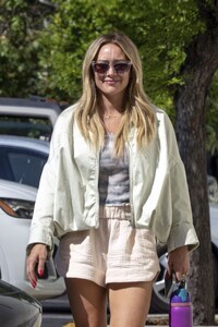 hilary-duff-out-in-studio-city-07-26-2023-1.jpg