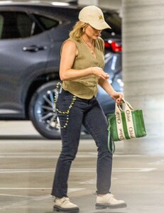 hilary-duff-shopping-at-whole-foods-in-sherman-oaks-06-30-2023-1.jpg