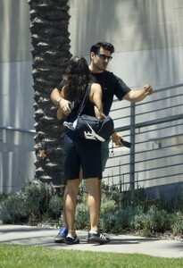 irina-shayk-out-with-a-friend-in-los-angeles-07-21-2023-1.jpg