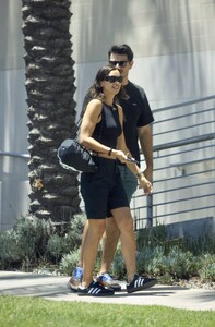 irina-shayk-out-with-a-friend-in-los-angeles-07-21-2023-3.jpg