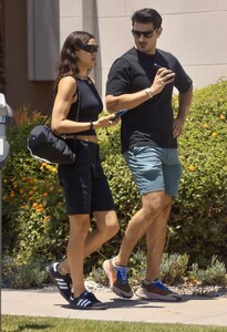 irina-shayk-out-with-a-friend-in-los-angeles-07-21-2023-5.jpg