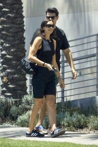 irina-shayk-out-with-a-friend-in-los-angeles-07-21-2023-6.jpg