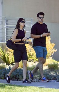 irina-shayk-out-with-a-friend-in-los-angeles-07-21-2023-8.jpg