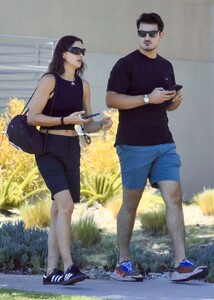 irina-shayk-out-with-a-friend-in-los-angeles-07-21-2023-9.jpg