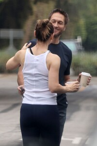 jennifer-garner-and-john-miller-out-in-los-angeles-06-15-2023-4.jpg