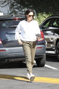 jennifer-garner-at-the-country-mart-in-brentwood-07-28-2023-9.jpg