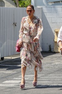 jennifer-lopez-arrives-at-kohler-store-in-los-angeles-06-29-2023-1.jpg