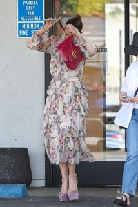 jennifer-lopez-arrives-at-kohler-store-in-los-angeles-06-29-2023-7.jpg