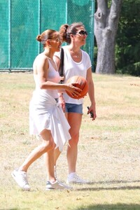 jennifer-lopez-enjoys-4th-of-july-holiday-in-the-hamptons-07-04-2023-4.jpg