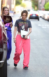 jennifer-lopez-leaves-a-gym-in-los-angeles-07-20-2023-3.jpg