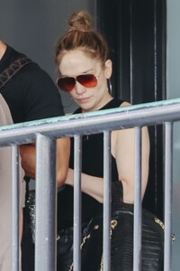 jennifer-lopez-leaves-a-gym-in-studio-city-07-21-2023-1.jpg