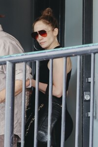 jennifer-lopez-leaves-a-gym-in-studio-city-07-21-2023-3.jpg