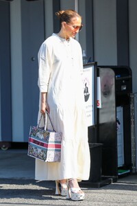 jennifer-lopez-out-shopping-in-west-hollywood-06-16-2023-2.jpg