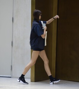 kaia-gerber-heading-to-a-gym-in-los-angeles-07-26-2023-6.jpg