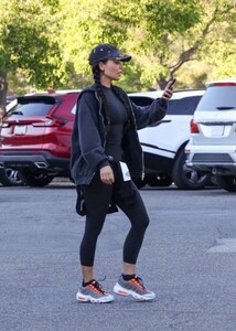 kim-kardashian-at-mamba-academy-in-thousand-oaks-07-14-2023-1.thumb.jpg.9b457b13da99008791f4a2e04658a079.jpg