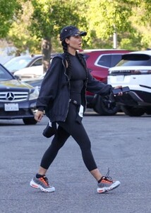 kim-kardashian-at-mamba-academy-in-thousand-oaks-07-14-2023-3.thumb.jpg.838a7fd3616edc3915275d02b20e39b9.jpg