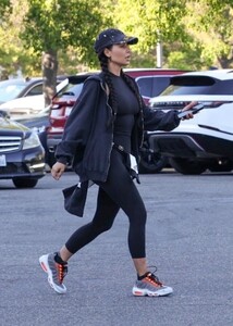 kim-kardashian-at-mamba-academy-in-thousand-oaks-07-14-2023-4.thumb.jpg.20aebed0eeed1c287d8429f8f8715de9.jpg