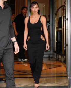 kim-kardashian-outfit-05-31-2023-5.jpg