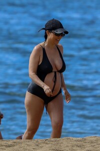 kourtney-kardashian-in-a-swimsuit-at-the-beach-in-kaui-07-13-2023-1.jpg