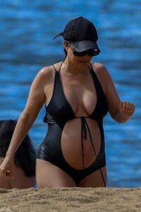 kourtney-kardashian-in-a-swimsuit-at-the-beach-in-kaui-07-13-2023-2.jpg