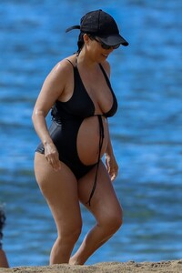 kourtney-kardashian-in-a-swimsuit-at-the-beach-in-kaui-07-13-2023-3.jpg