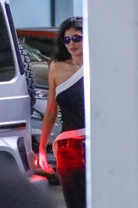 kylie-jenner-and-jordyn-woods-at-a-sushi-restaurant-in-los-angeles-07-15-2023-5.jpg