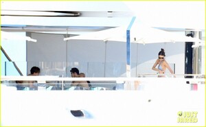 leonardo-dicaprio-on-boat-with-neelam-gill-24.jpg