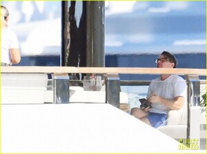 leonardo-dicaprio-on-boat-with-neelam-gill-64.jpg