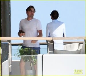 leonardo-dicaprio-on-boat-with-neelam-gill-66.jpg