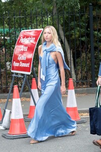 lila-grace-moss-arrives-at-wimbledon-tennis-championships-in-london-07-09-202-3.jpg