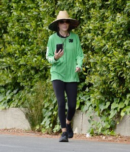 lisa-rinna-out-hiking-in-los-angeles-05-11-2023-3.jpg