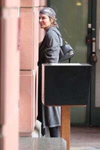 llisa-rinna-arrives-at-anastasia-salon-in-beverly-hills-05-24-2023-5.jpg