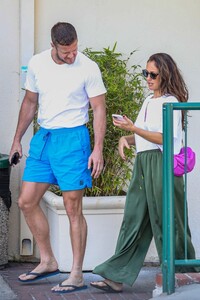 minka-kelly-and-dan-reynolds-leaves-olehenriksen-spa-in-los-angeles-06-23-2023-8.jpg